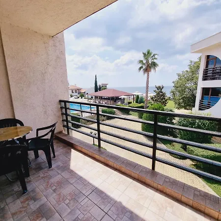 Diamond סאני ביץ'