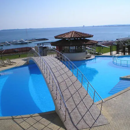 Diamond Aparthotel 4*